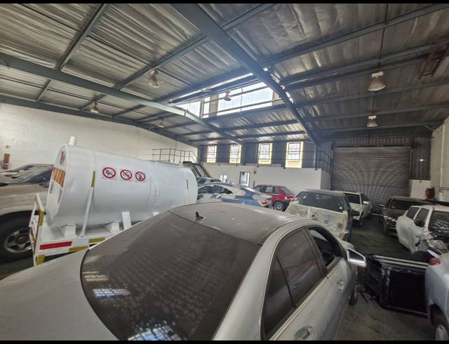 335M² WAREHOUSE TO LET IN DENVER